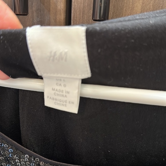 ✨ H&M black sequin top size L - Picture 2 of 4